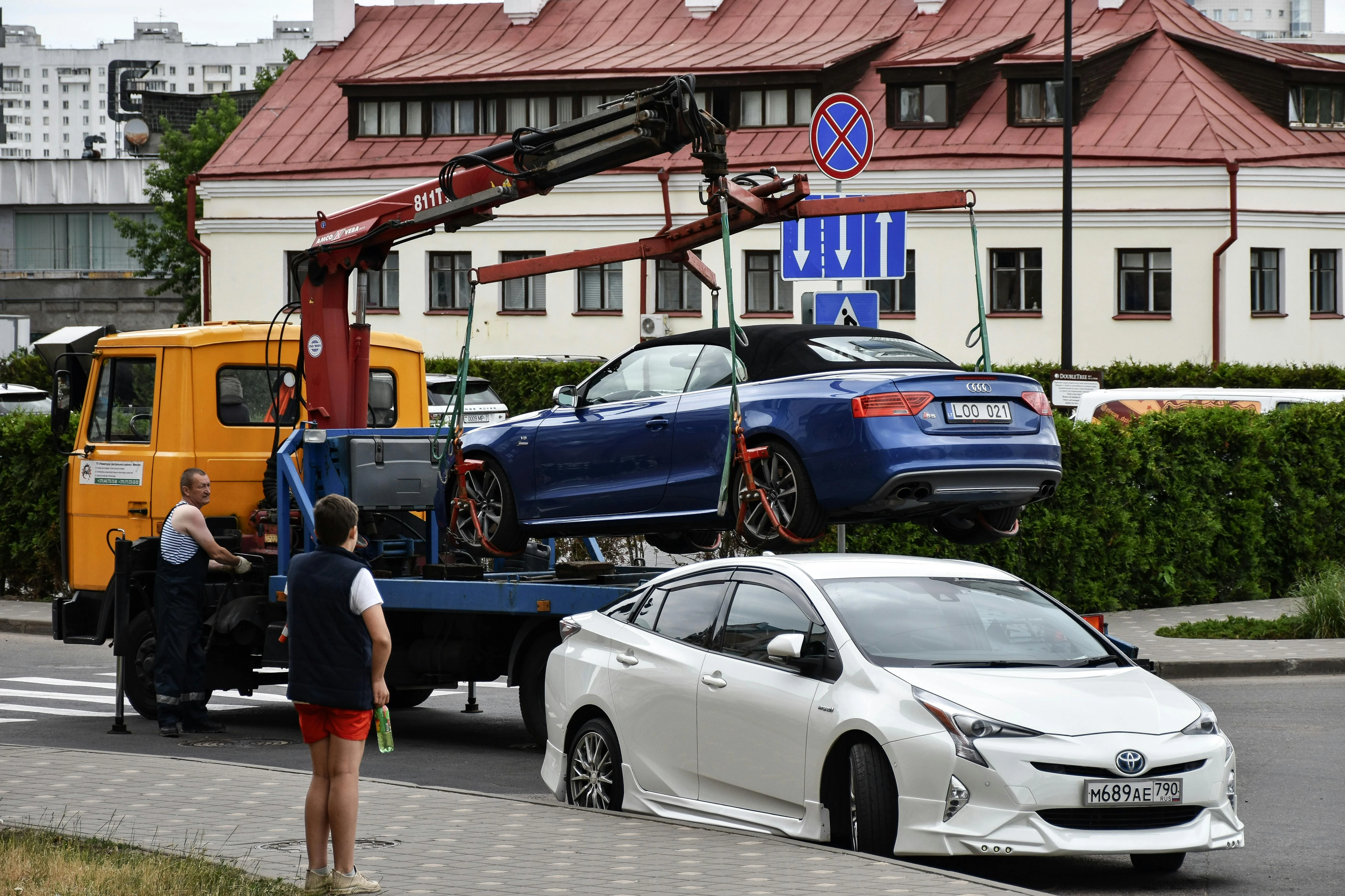 Professional repossession services in Australia for vehicles, property, and business assets